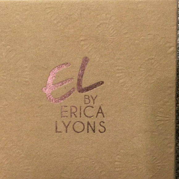 Turquoise and Silver Necklace in box - Picture 4 of 4